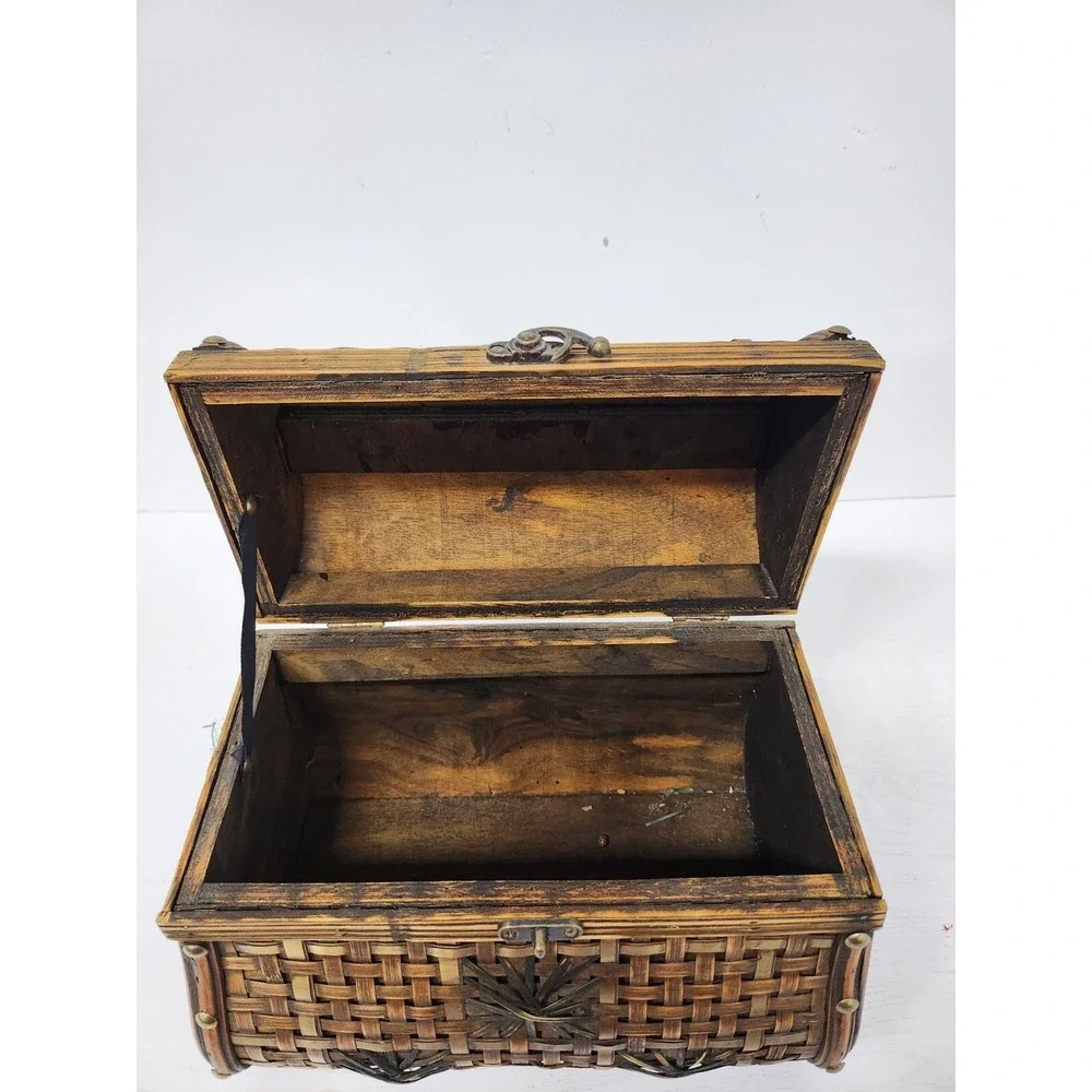 Vintage Hand Woven Wicker Treasure Chest Purse Metal Hardware With Handle